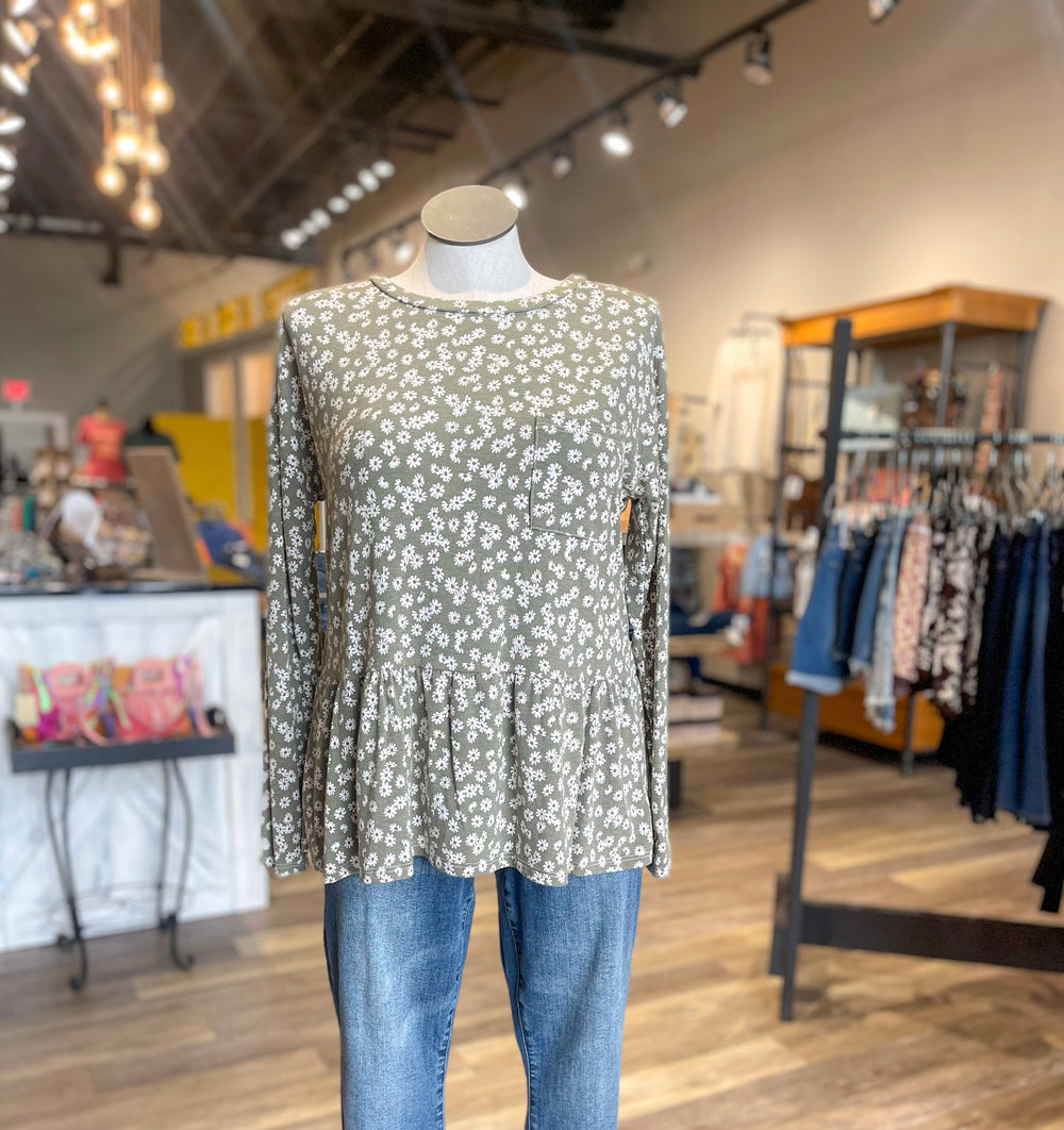 Curvy ~ Pocket Detail Babydoll Floral Top